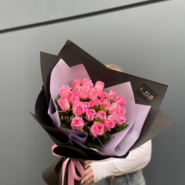 19 розовых роз  в Томске