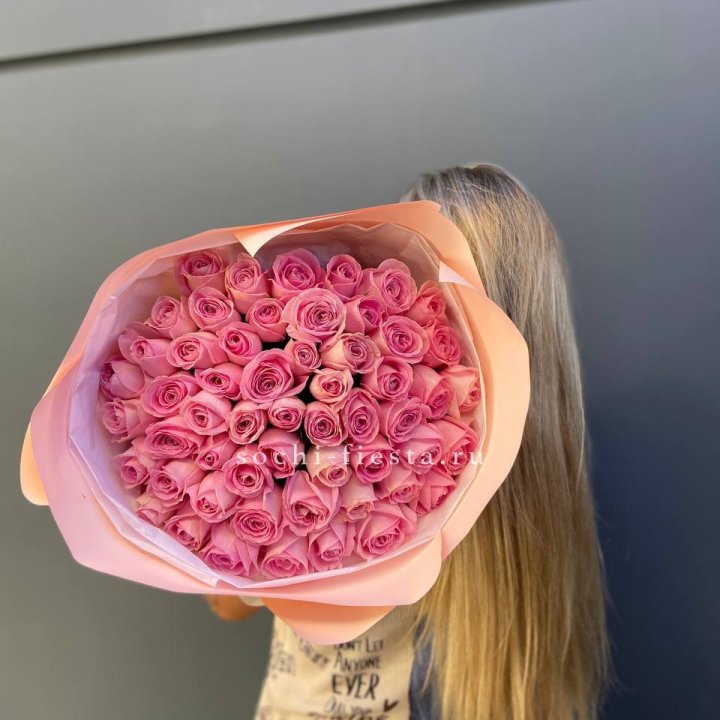 55 розовых роз в Томске