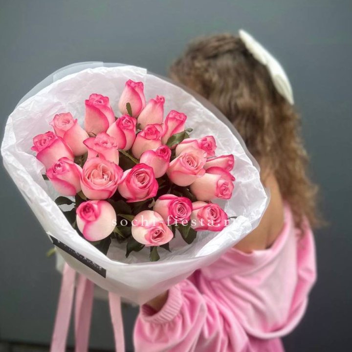 21 розовые розы Венди  в оформлении в Томске