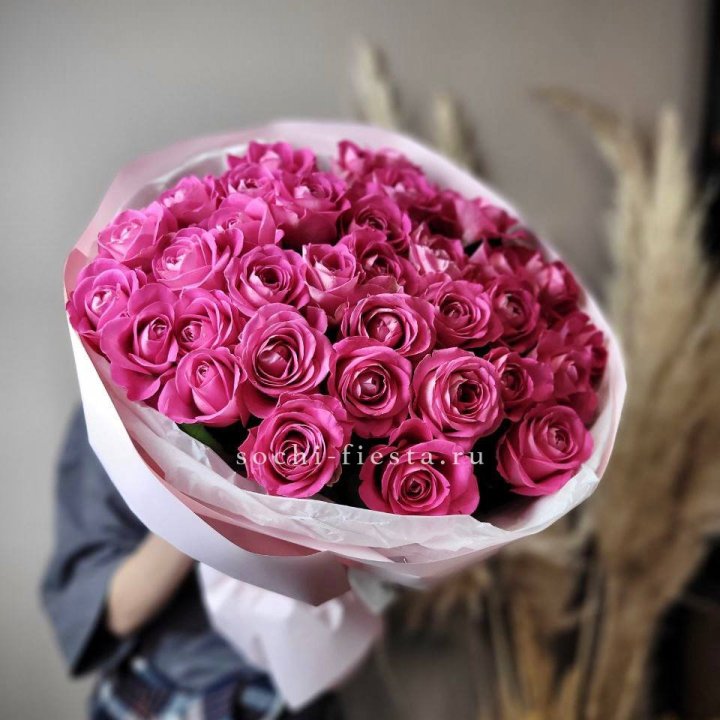 35 розовых роз  в Томске