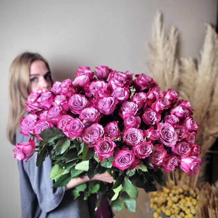 Охапка высоких роз Деп перпел в Томске