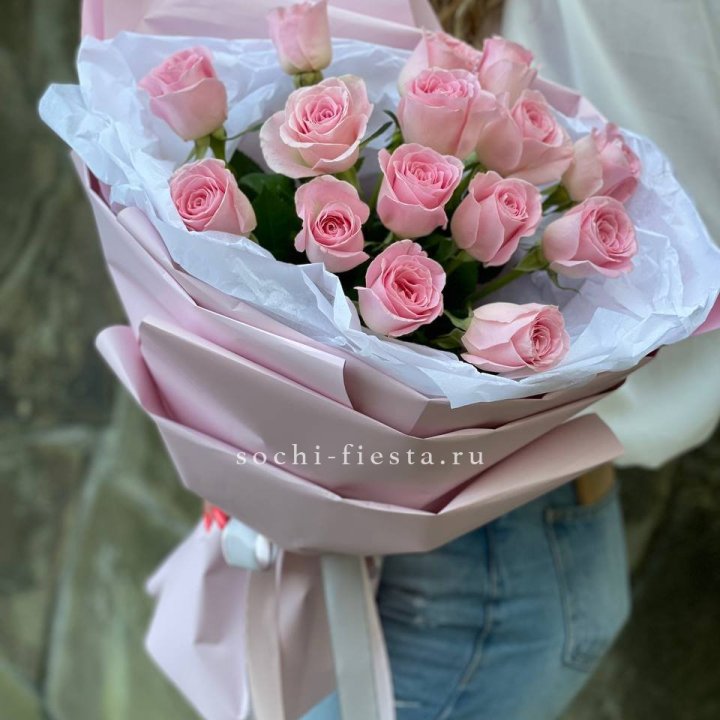 Розовые розы в авторском оформлении в Томске