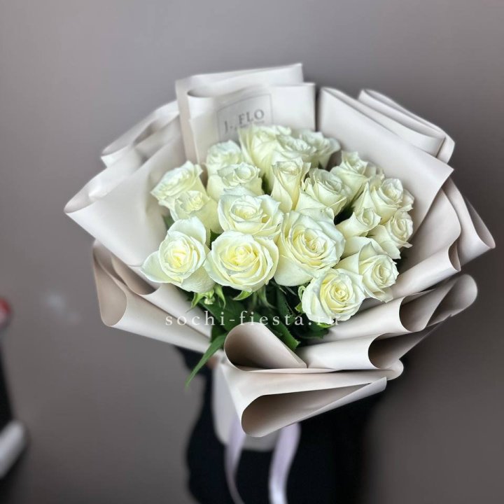 19 белых роз  в Томске