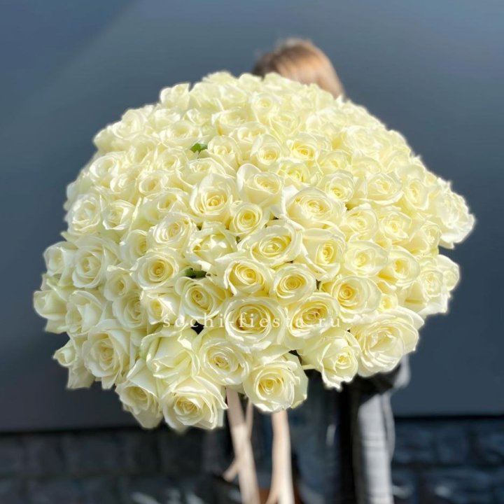 Букет  из 101 белой розы  в Томске