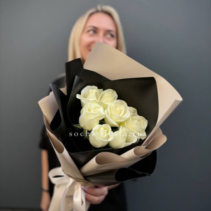 7 белых роз Иммерсив в Томске