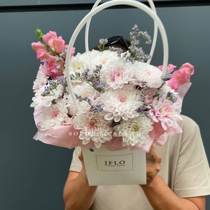 Сумочка из стойких цветов  в Томске