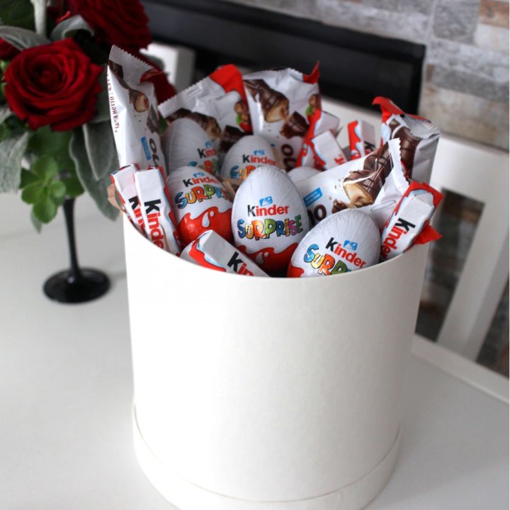 Коробка с киндерами  в Томске