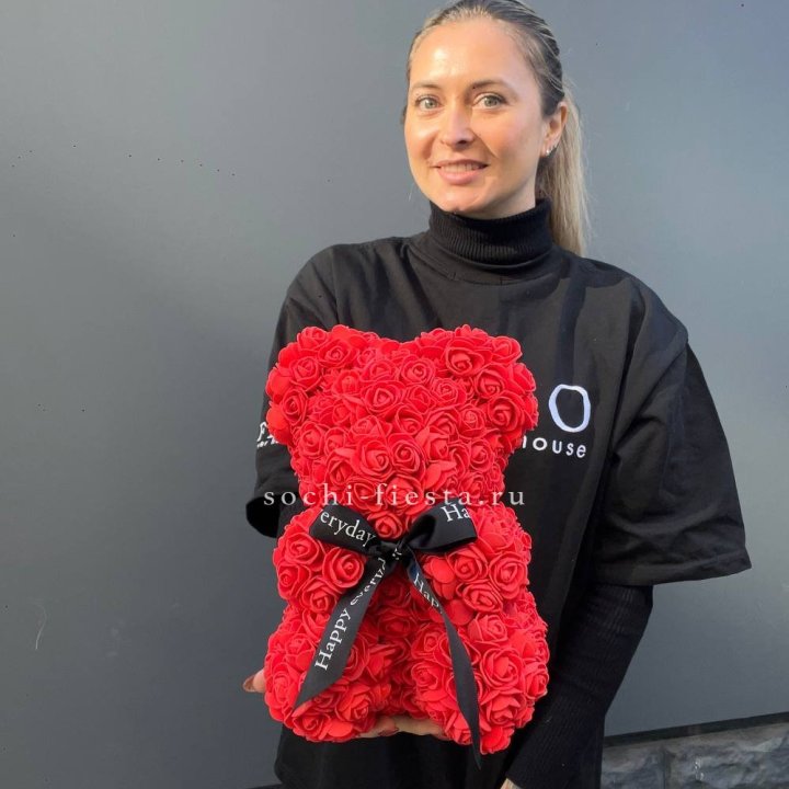 Медведь из роз красный в Томске