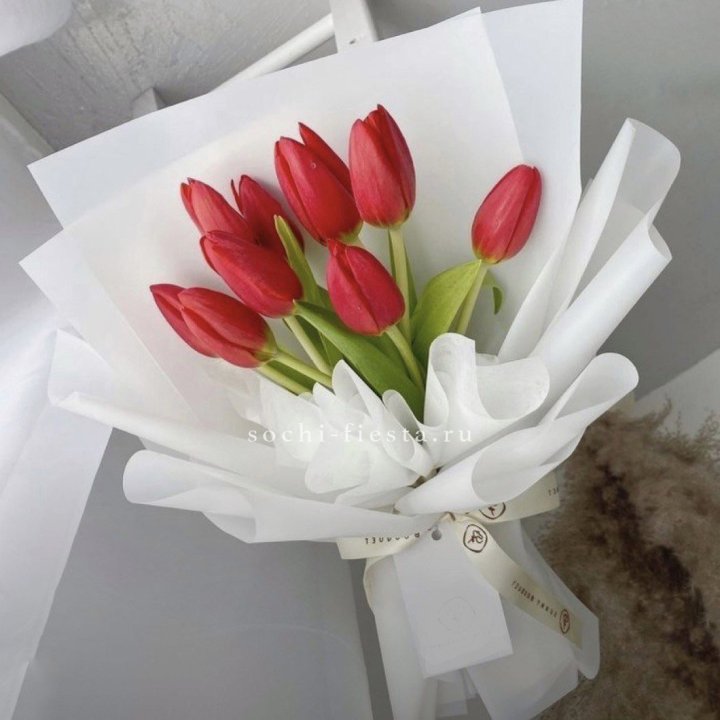 Букет красных тюльпанов в Томске