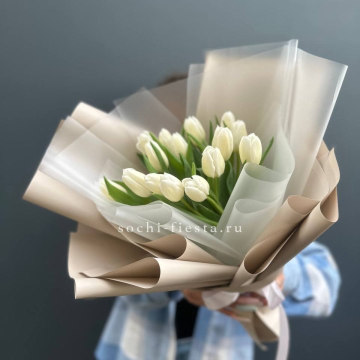 Букет из 15 белых тюльпанов в Томске