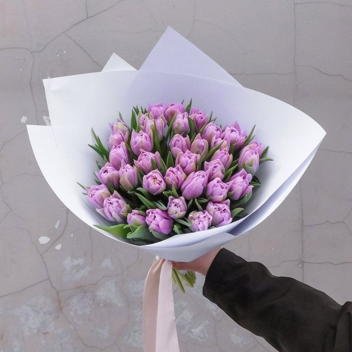35 сиреневых тюльпанов в Томске