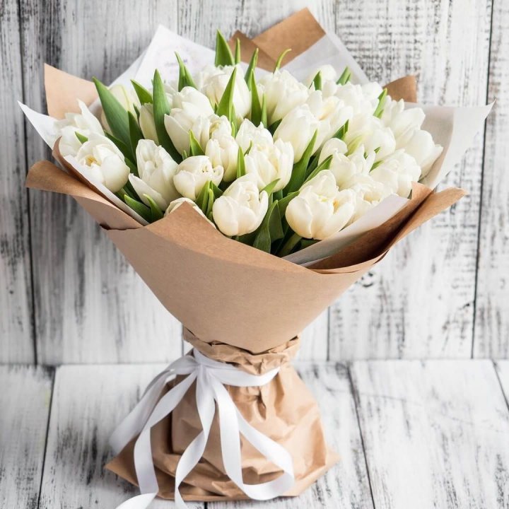 25 белых тюльпанов в Томске