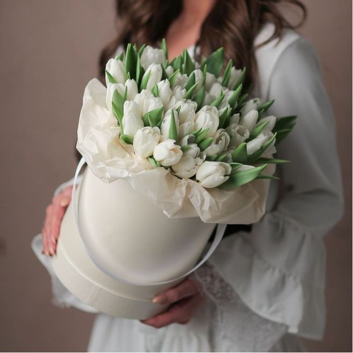 Тюльпаны в цилиндре  в Томске