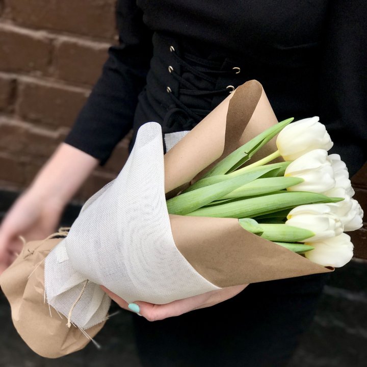 Букет белых тюльпанов в Томске